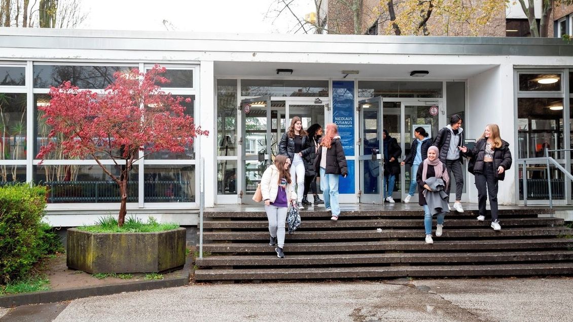 „Bagdad Allee“. Gymnázium v Německu řeší šikanu ze strany studentů muslimského vyznání - Novinky